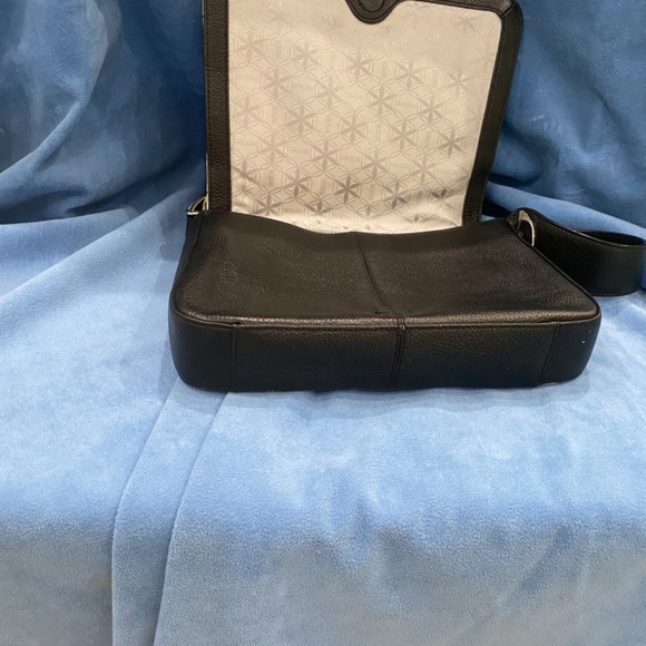 Bodhi Bags, Handbags & Purses for Women on Sale up to 90  BODHI leather black and white satchel, top handle handbag.